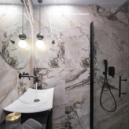 P Deluxe 8 * Salonic